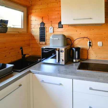 Single-story, Year-round *